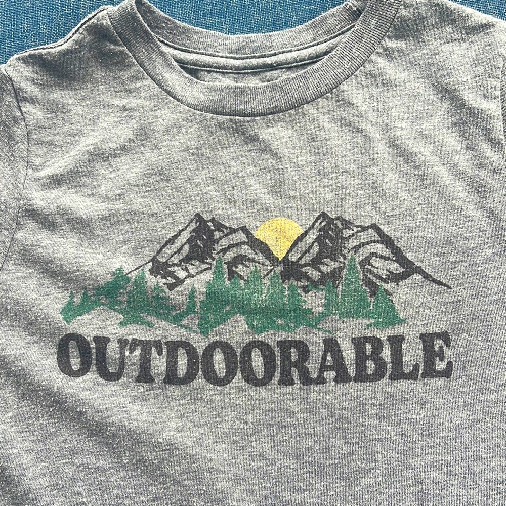 Kids soft Retro Band gray tee OUTDOORABLE size 5